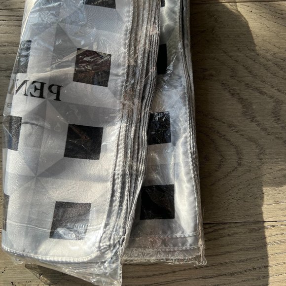 Penhaligon's Authentic Handbag Scarf (25cm*25cm) (50 sheets) - Picture 5 of 5